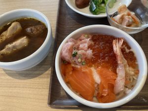 海鮮丼とスープカレー