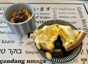ミニ穴子丼とワッフルベネディクト