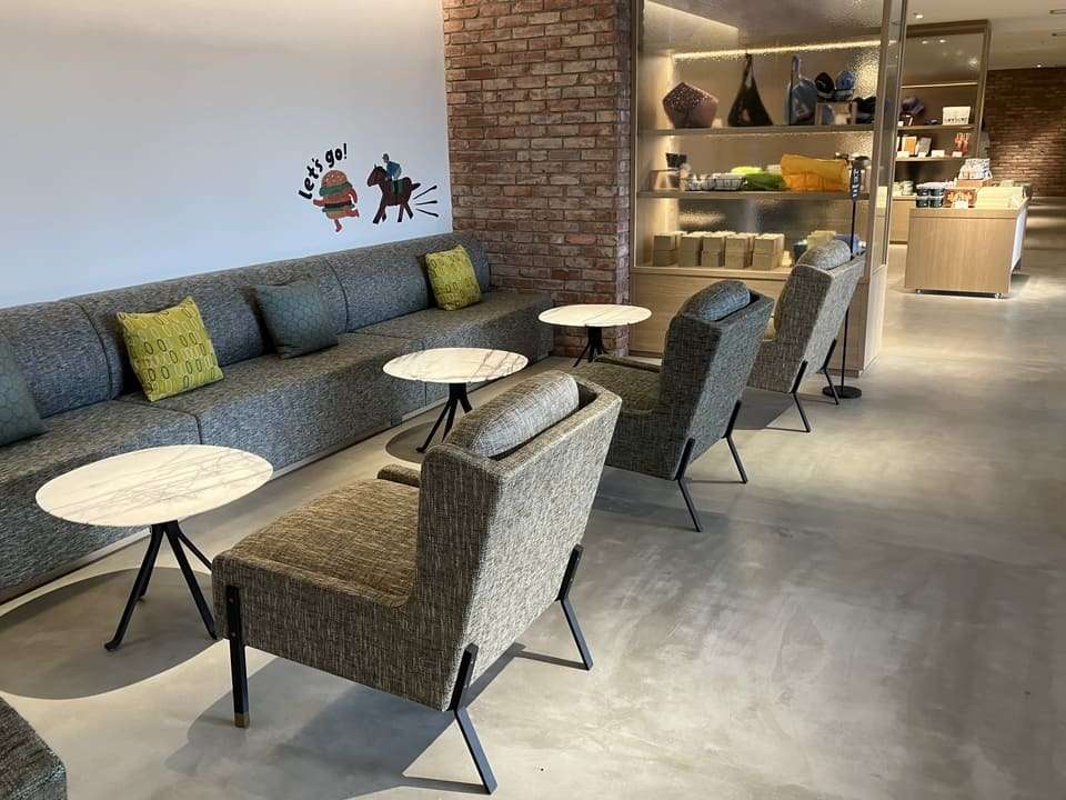 ラウンジ