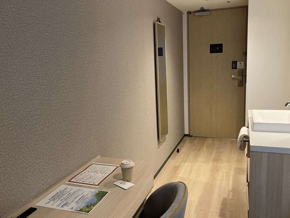 窓側から見た客室