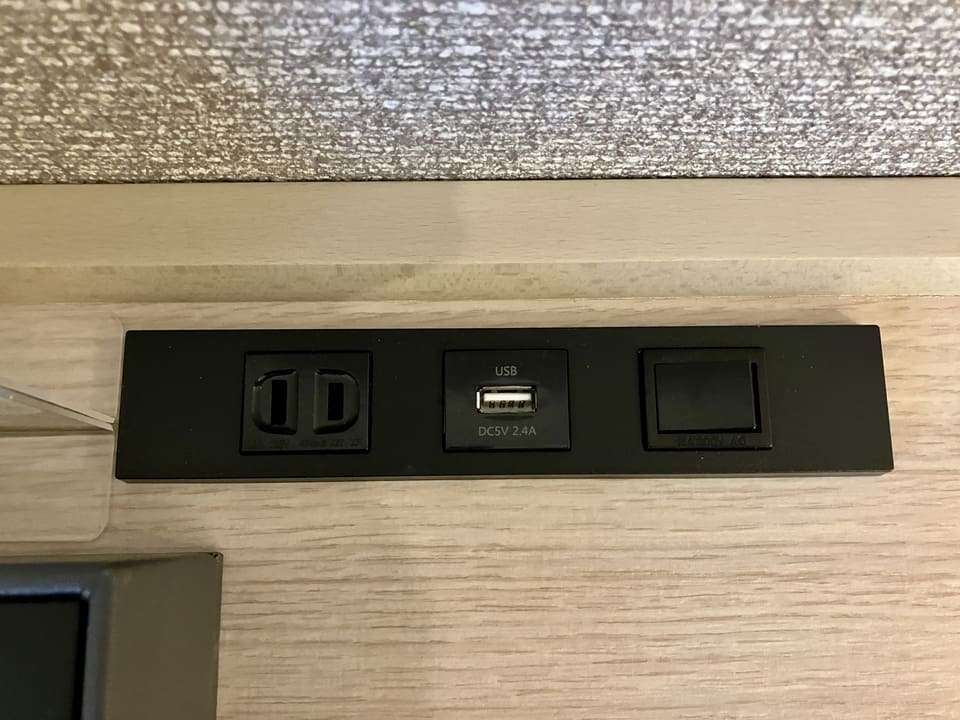 コンセント、ＵＳＢポート