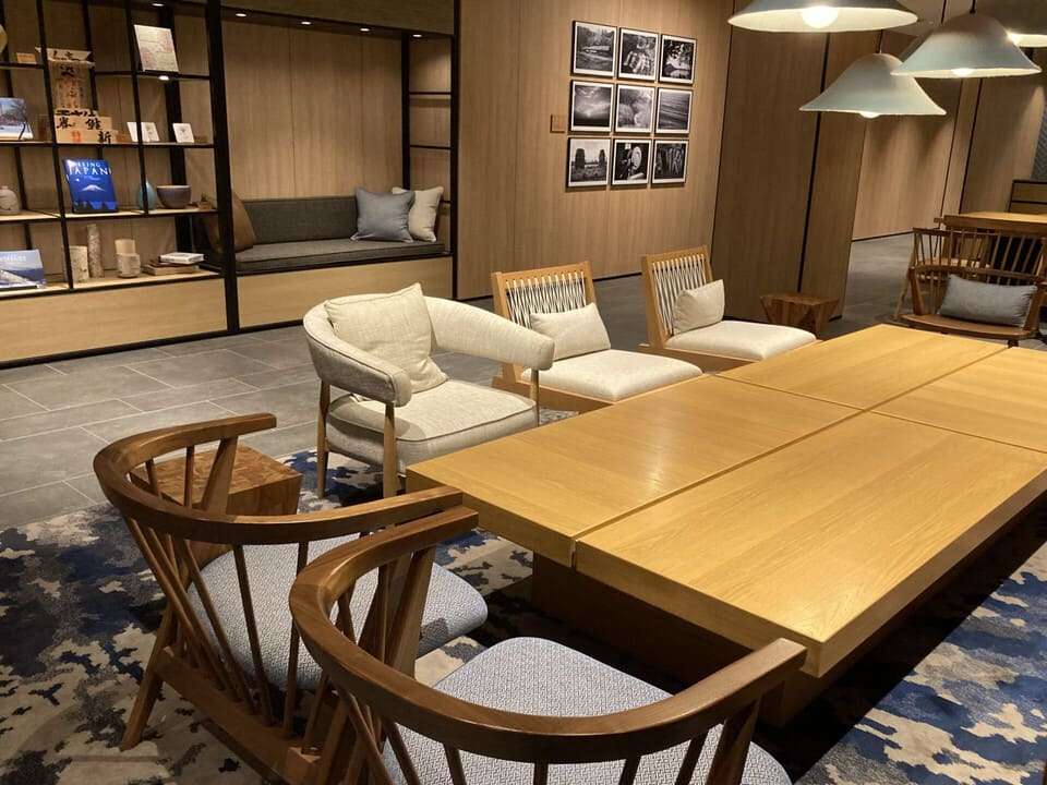 ラウンジ