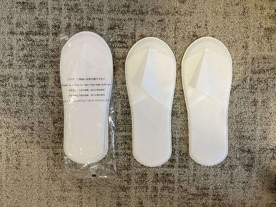 使い捨てスリッパ