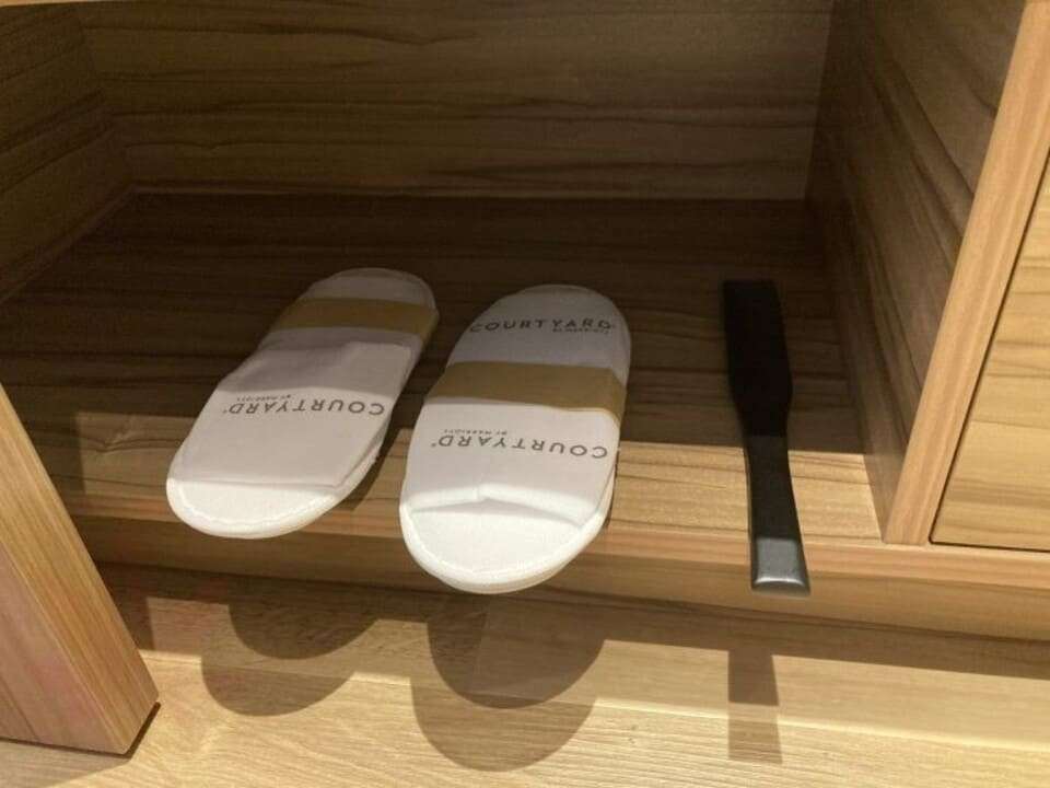 スリッパと靴ベラ