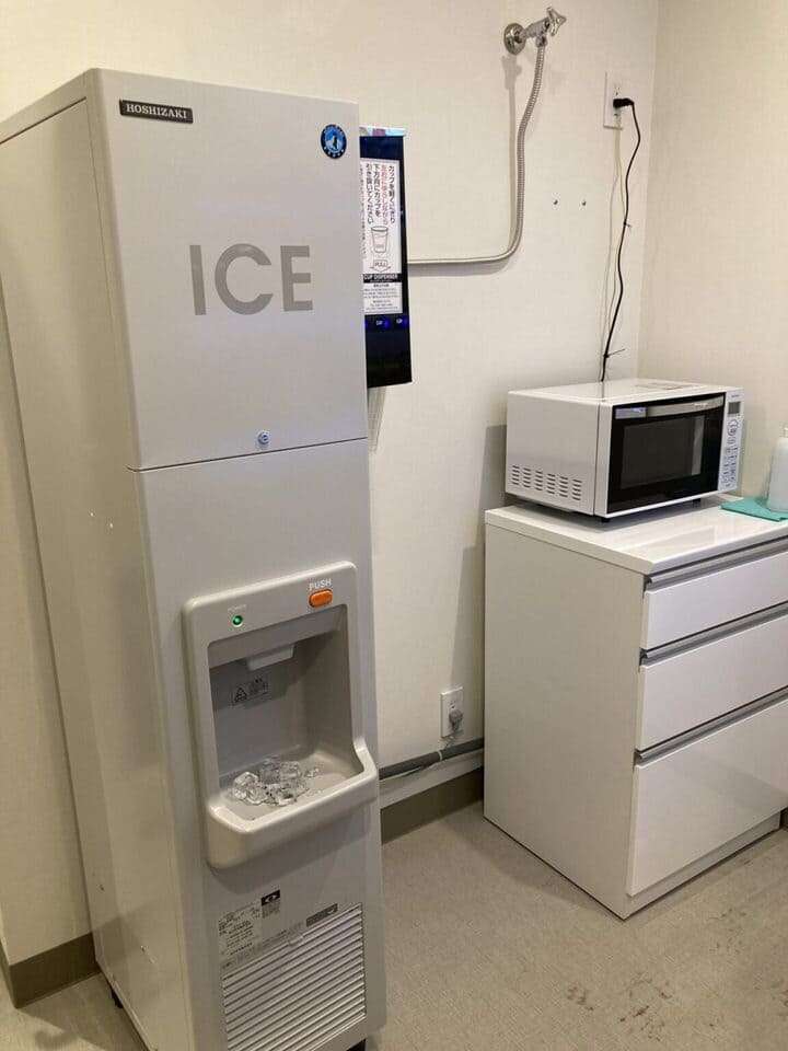 製氷機と電子レンジ
