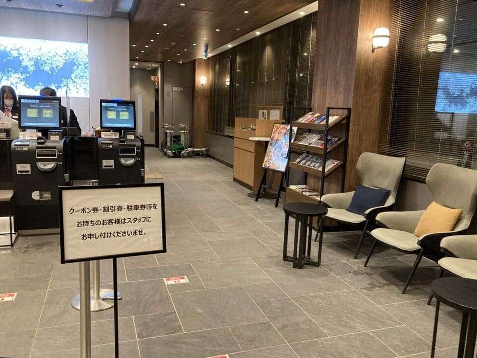 レセプションの前