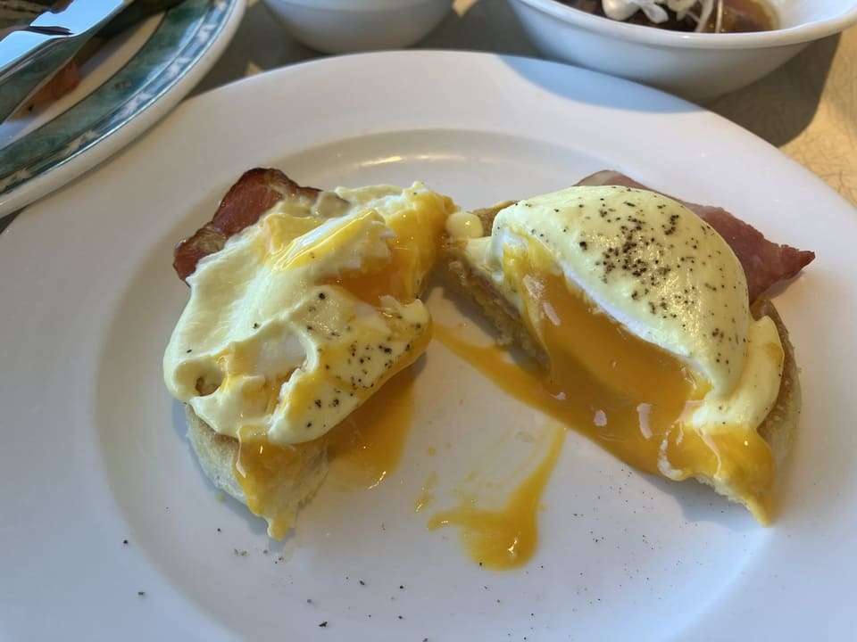 エッグベネディクト