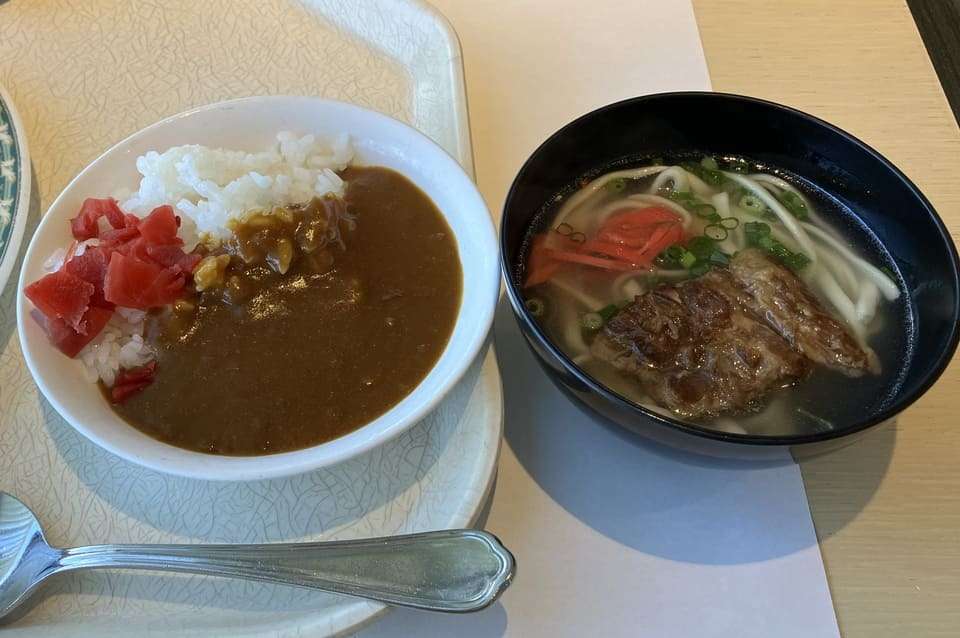 カレーと沖縄そば
