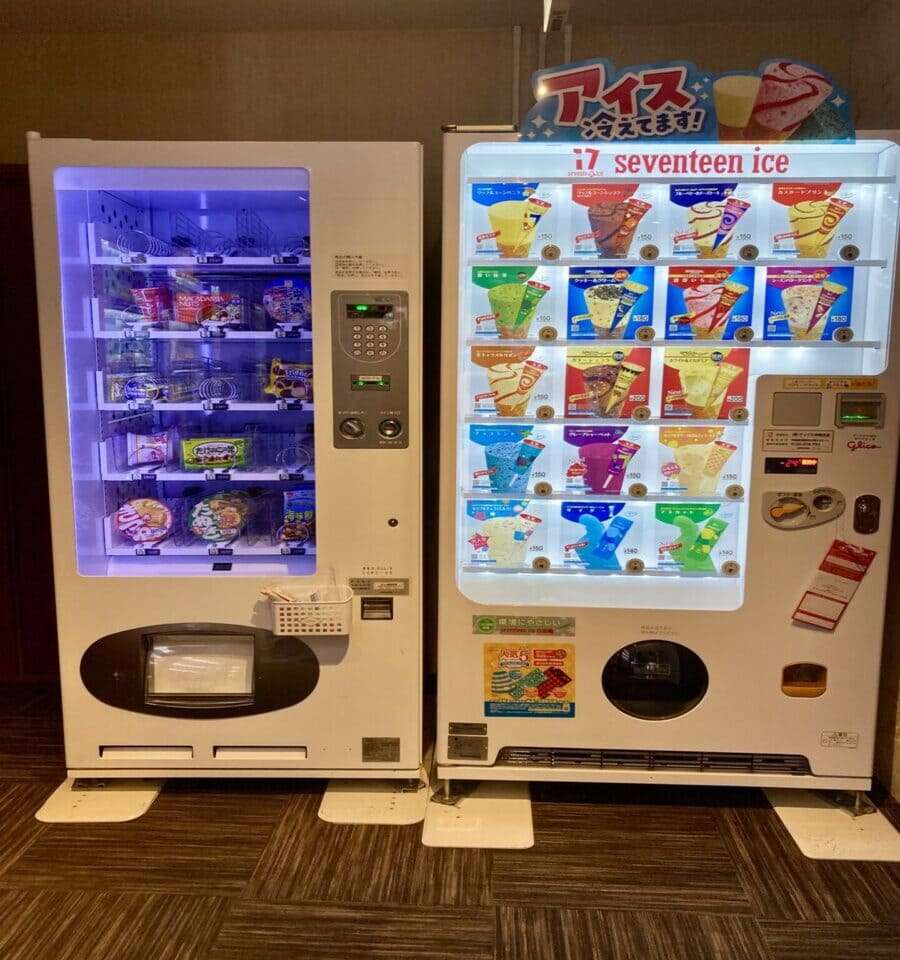 食べ物やアイスの自販機