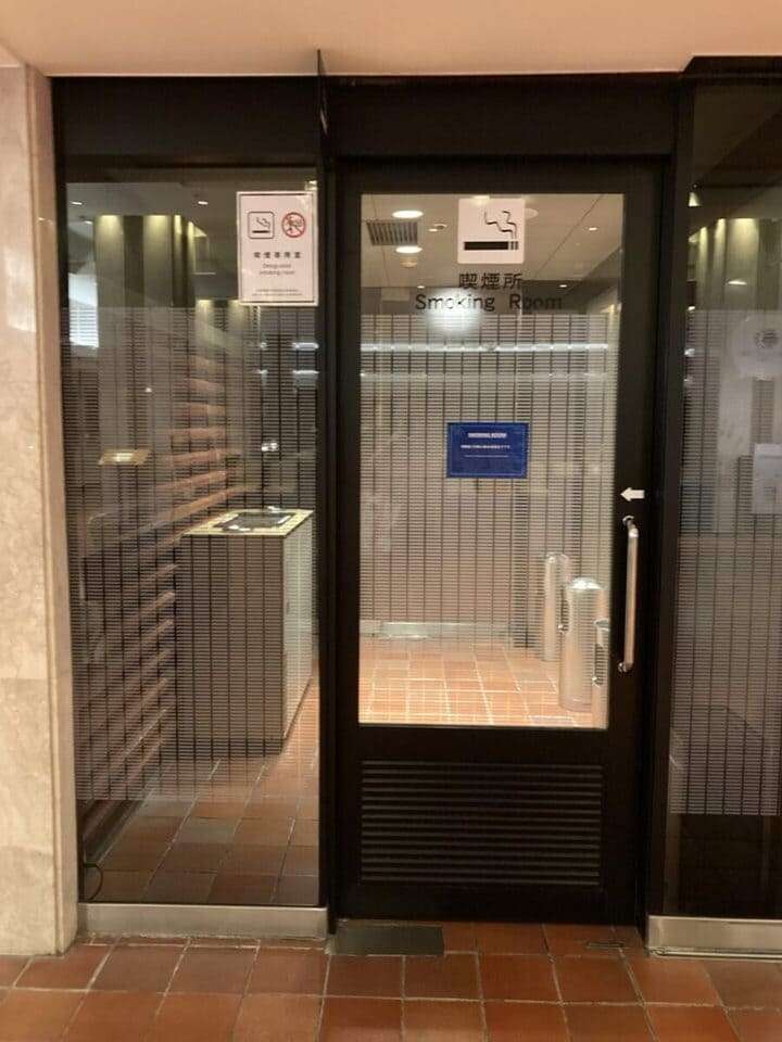 喫煙ブース