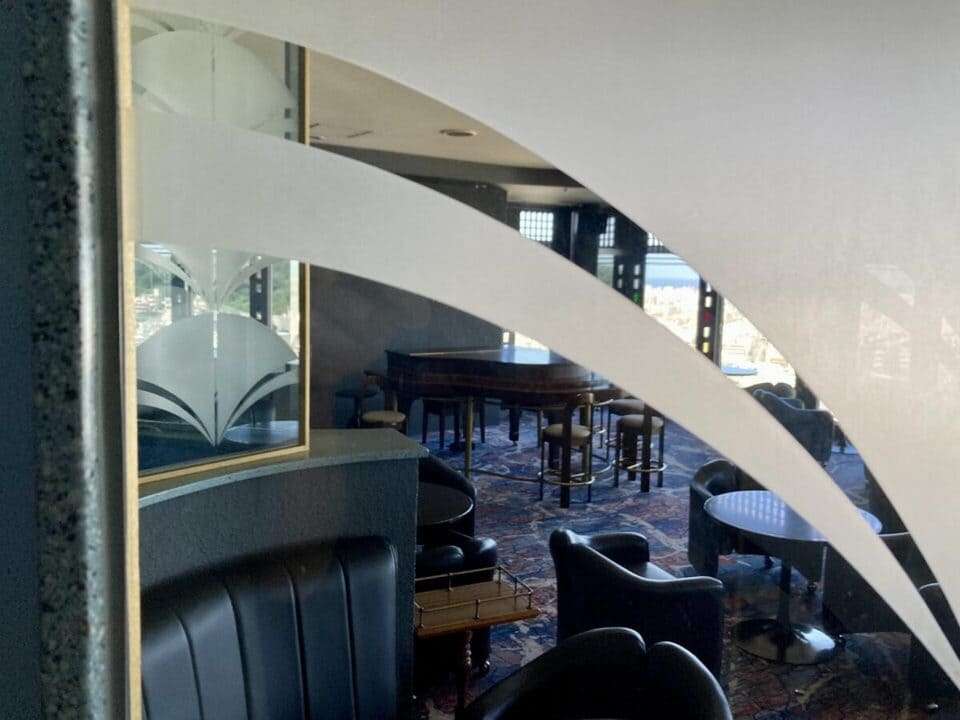 外から見たバー