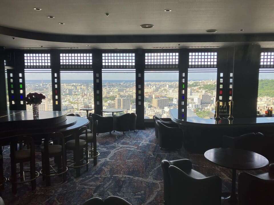 外から見たバー