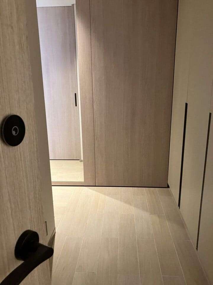 入口から見た客室