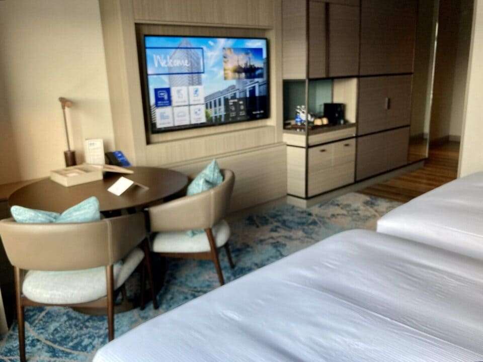 ベッドから見た客室