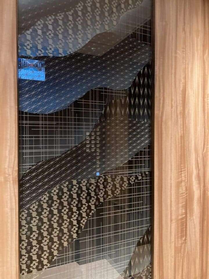 エレベーターの内部