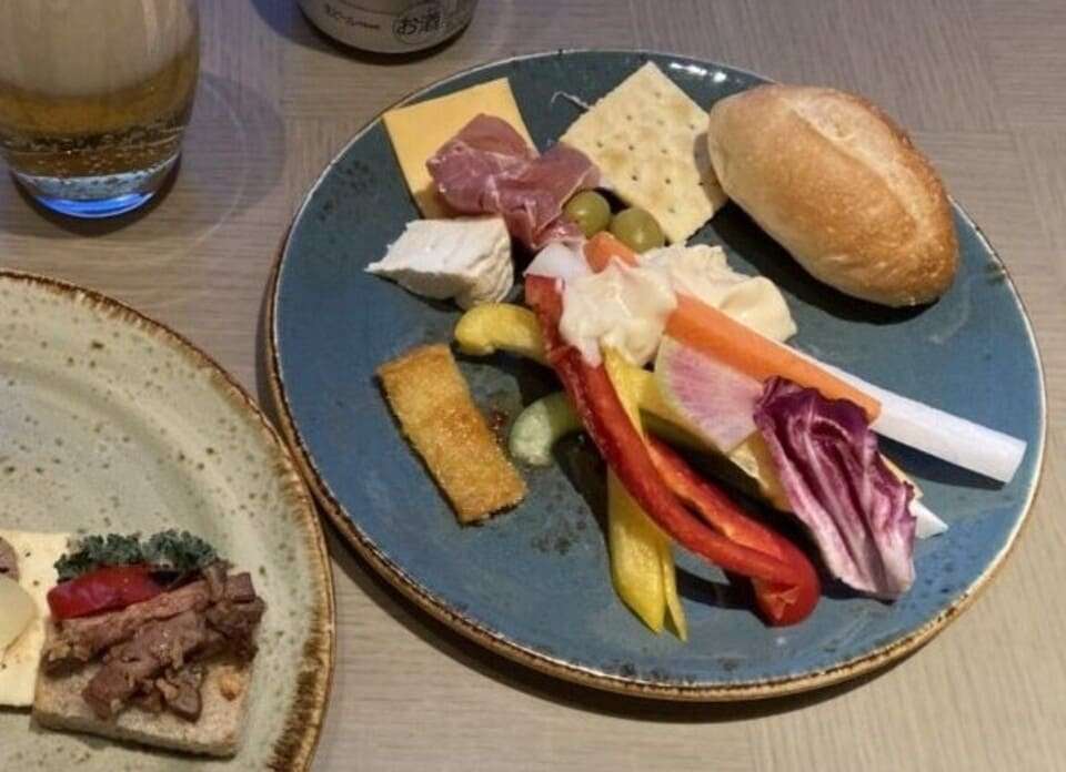 カクテルタイムの食事