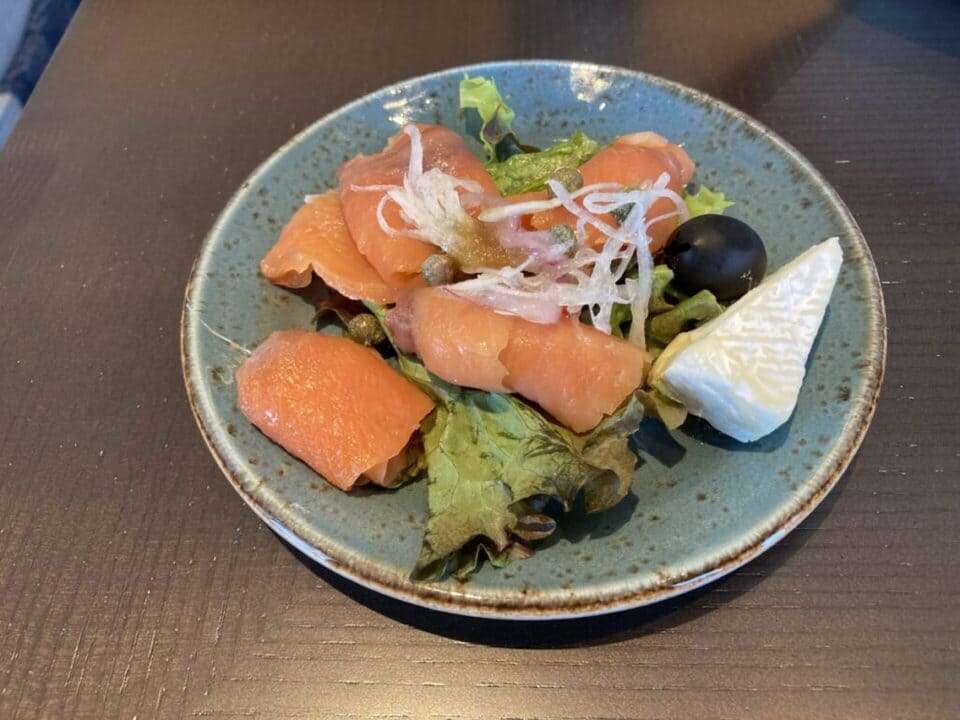 スモークサーモンとチーズ