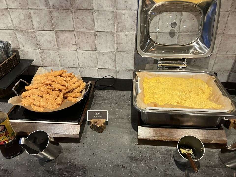 エビフライ、スクランブルエッグ