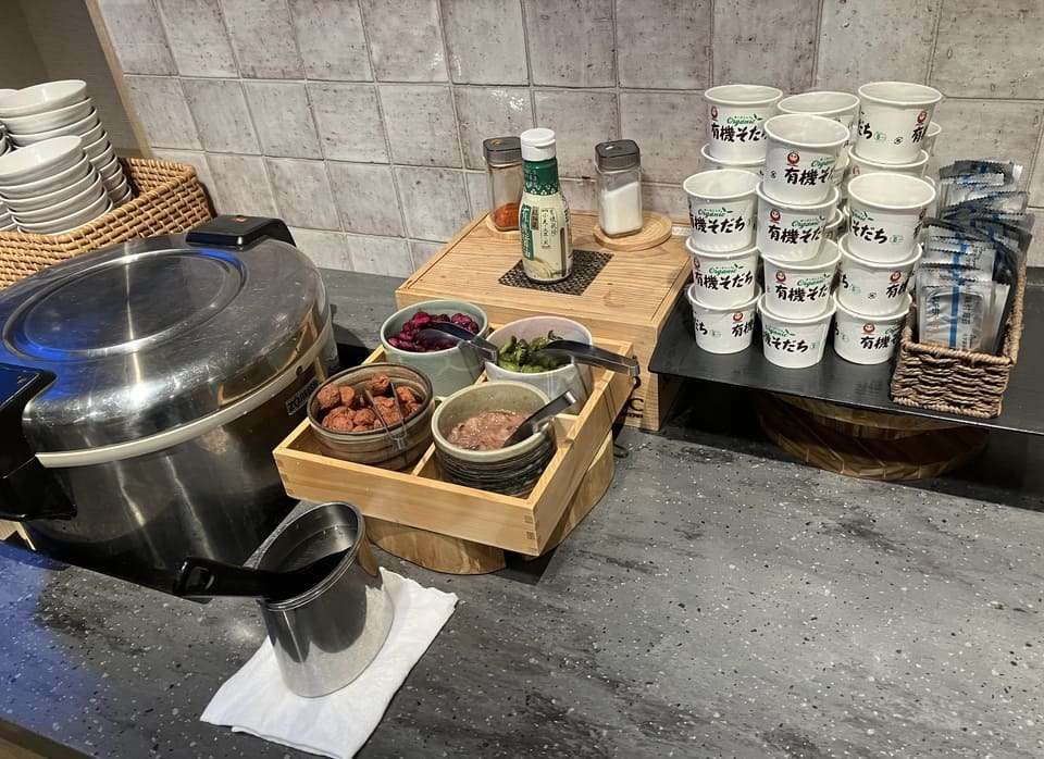 白飯、漬物、納豆、海苔