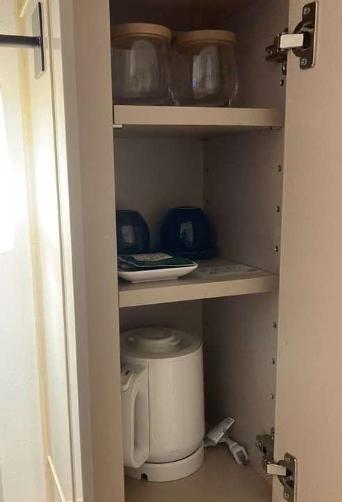 備品収納棚を開けたところ