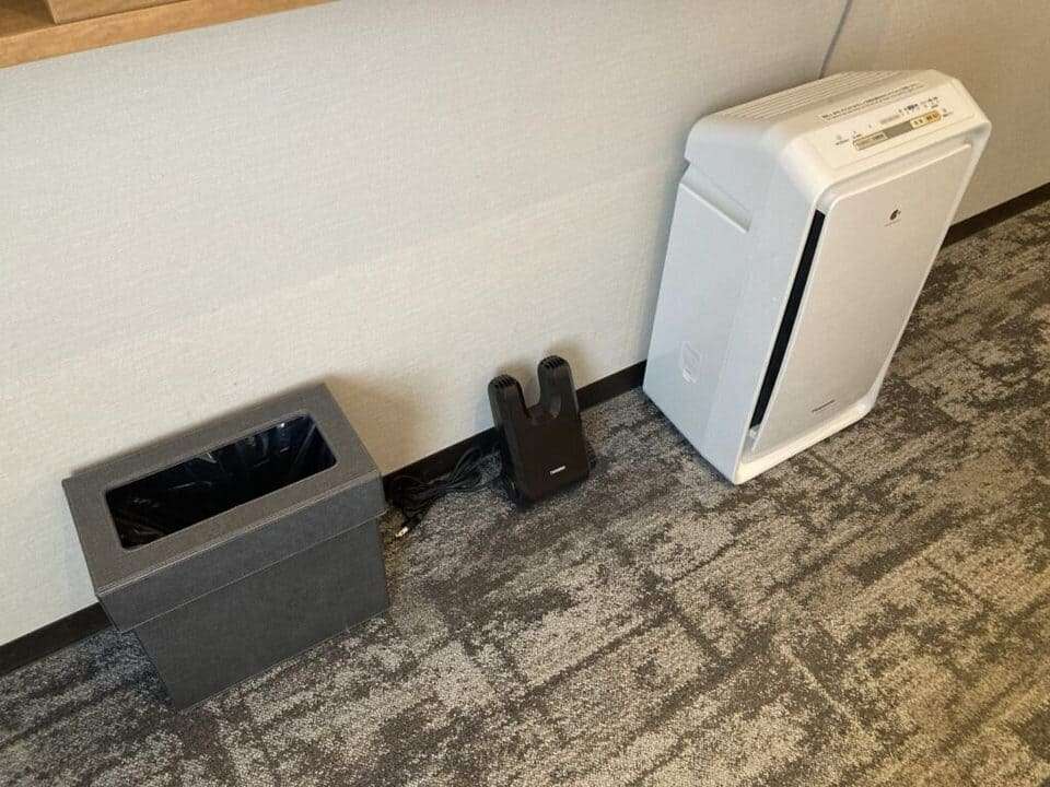 ゴミ箱と空気清浄機