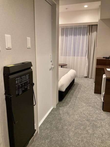 廊下から見た客室