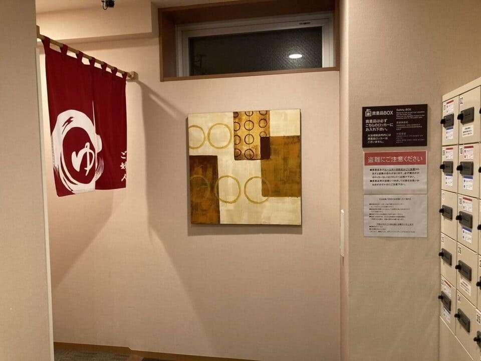 女湯の入口と金庫