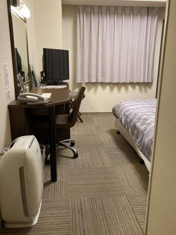 廊下から見た客室