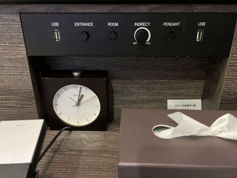 真覚まし時計、テッィシュ