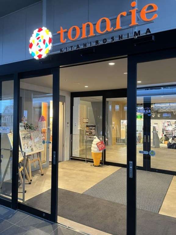 バス乗り場前の入口