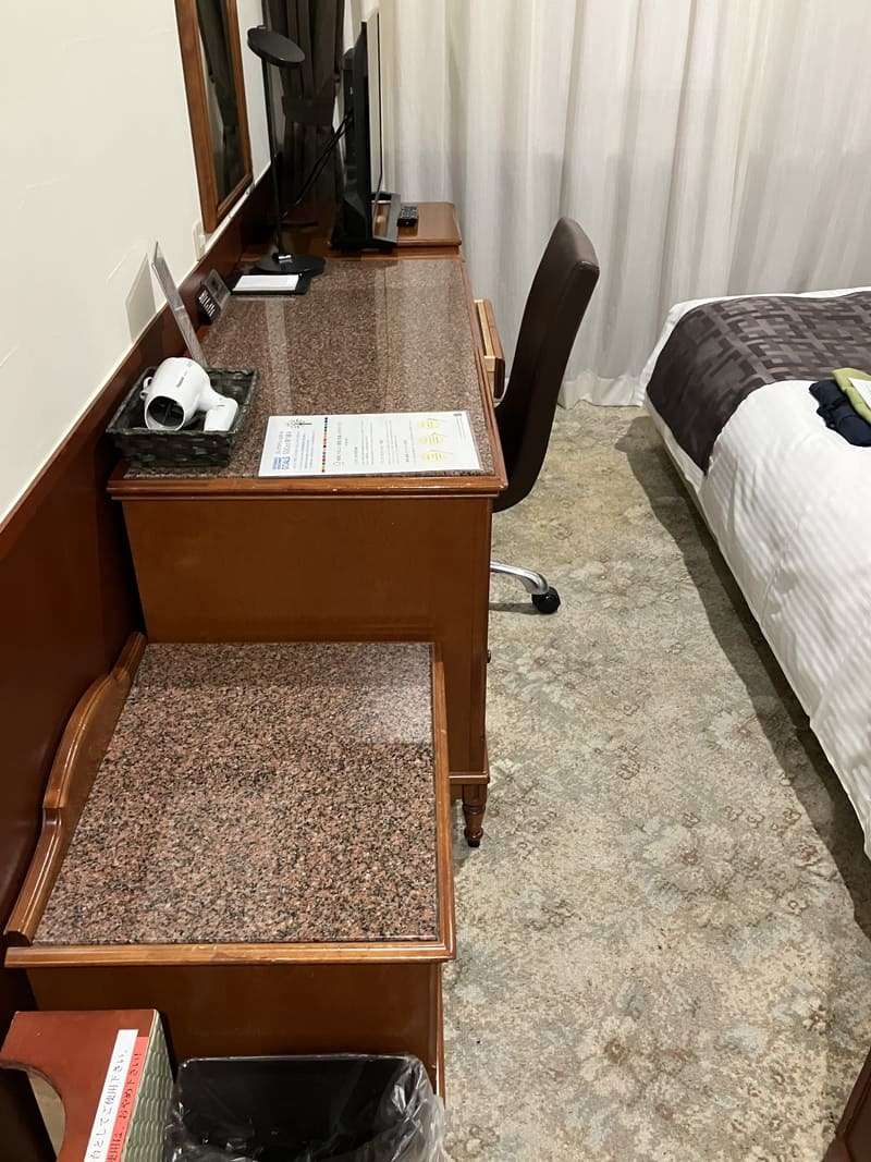 廊下から見た室内