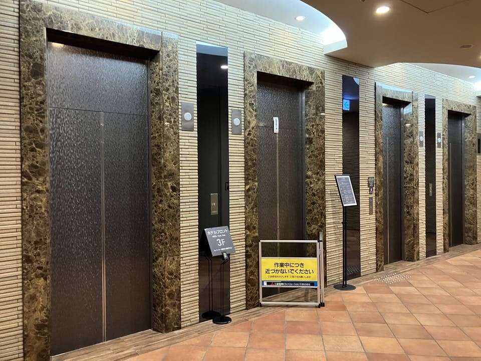 1階エレベーターホール